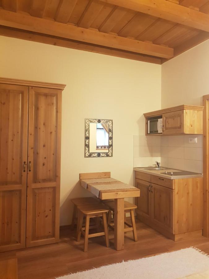 Toth Vendeghaz Es Apartmanhaz Ujfeherto Buitenkant foto