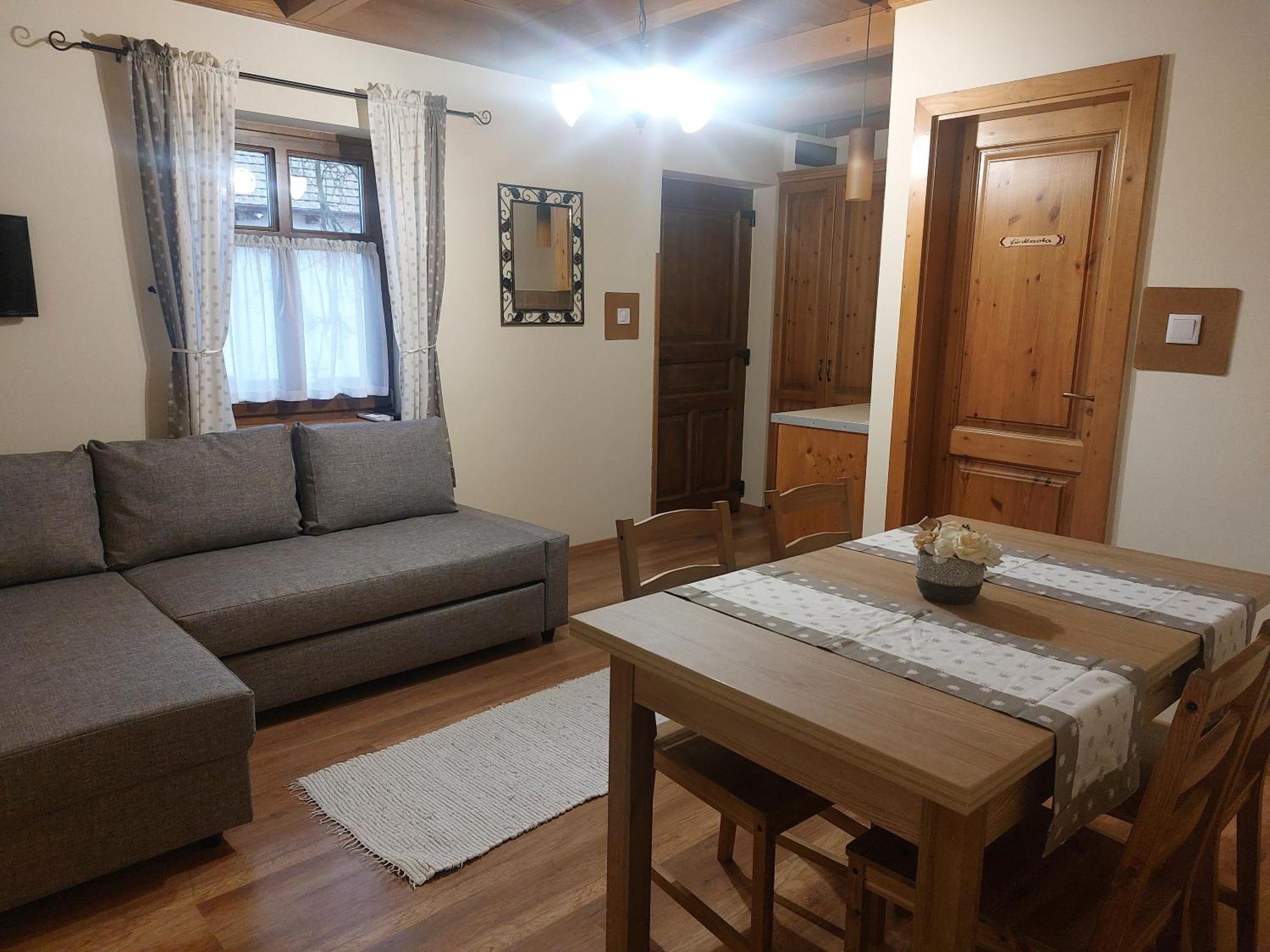 Toth Vendeghaz Es Apartmanhaz Ujfeherto Buitenkant foto