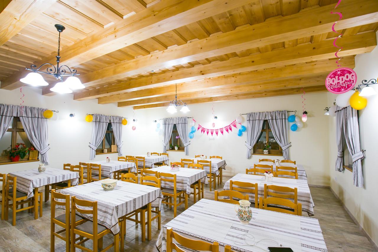 Toth Vendeghaz Es Apartmanhaz Ujfeherto Buitenkant foto