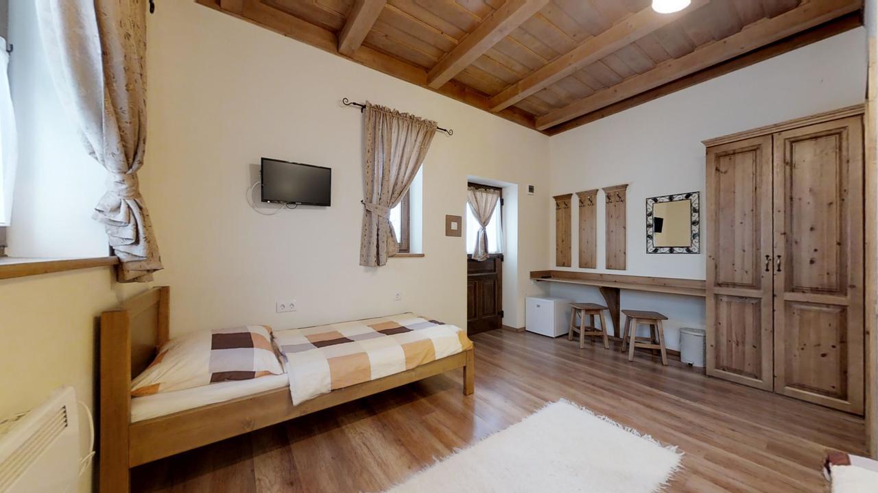 Toth Vendeghaz Es Apartmanhaz Ujfeherto Buitenkant foto