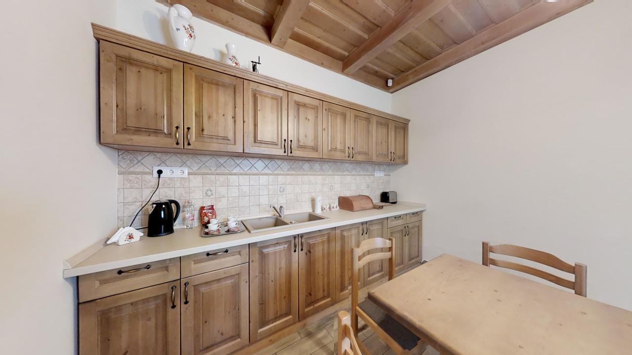 Toth Vendeghaz Es Apartmanhaz Ujfeherto Buitenkant foto