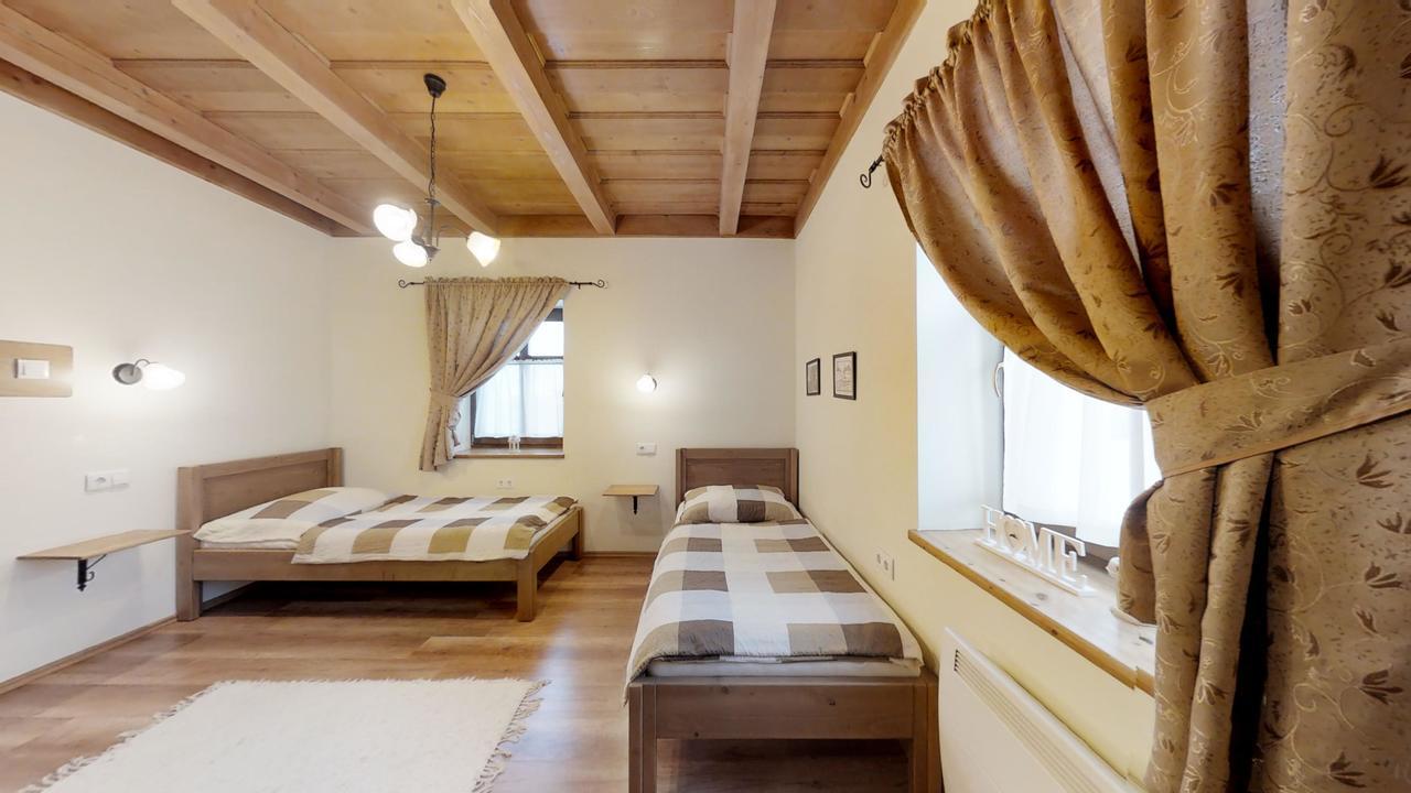 Toth Vendeghaz Es Apartmanhaz Ujfeherto Buitenkant foto