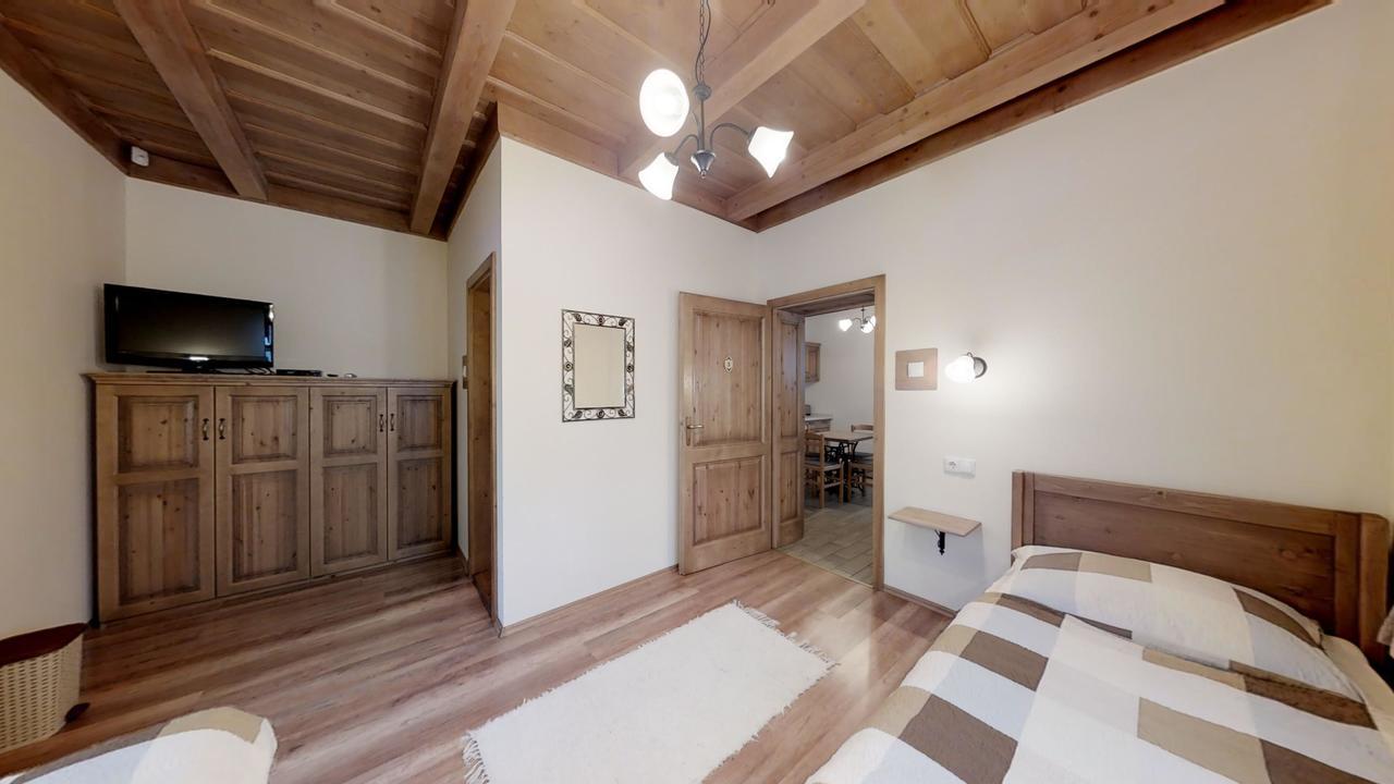 Toth Vendeghaz Es Apartmanhaz Ujfeherto Buitenkant foto