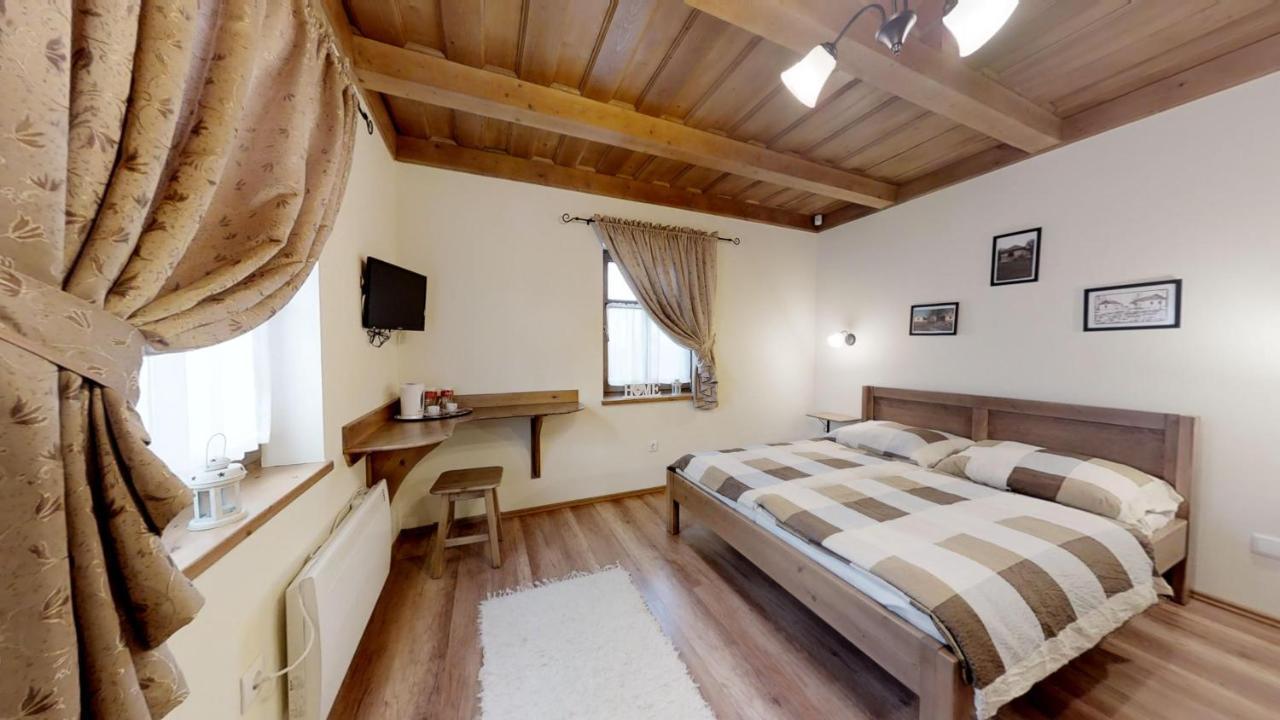 Toth Vendeghaz Es Apartmanhaz Ujfeherto Buitenkant foto
